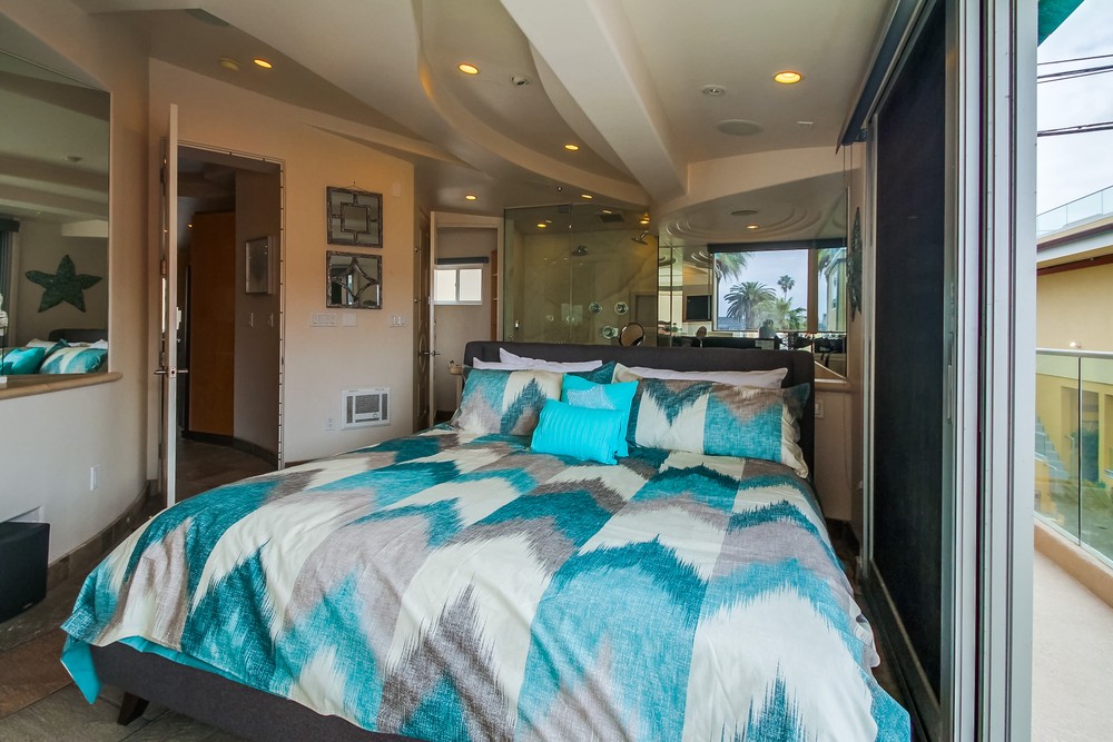 Virtual tour photo 25 of 38 for 3443 Ocean Front Walk i