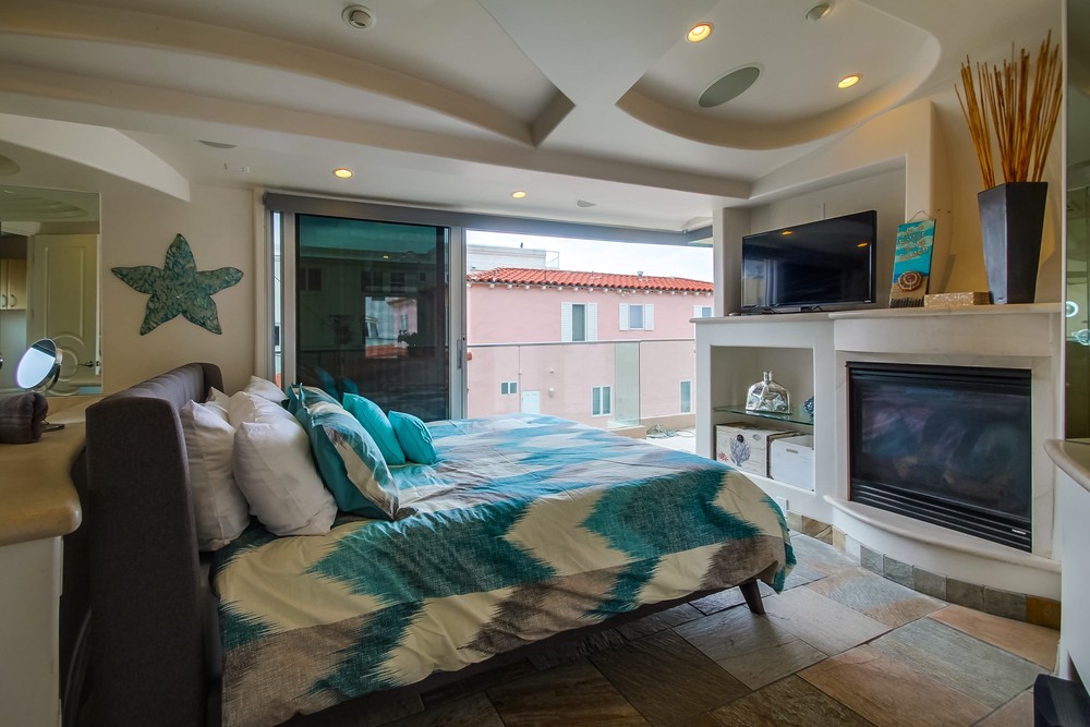 Virtual tour photo 26 of 38 for 3443 Ocean Front Walk i