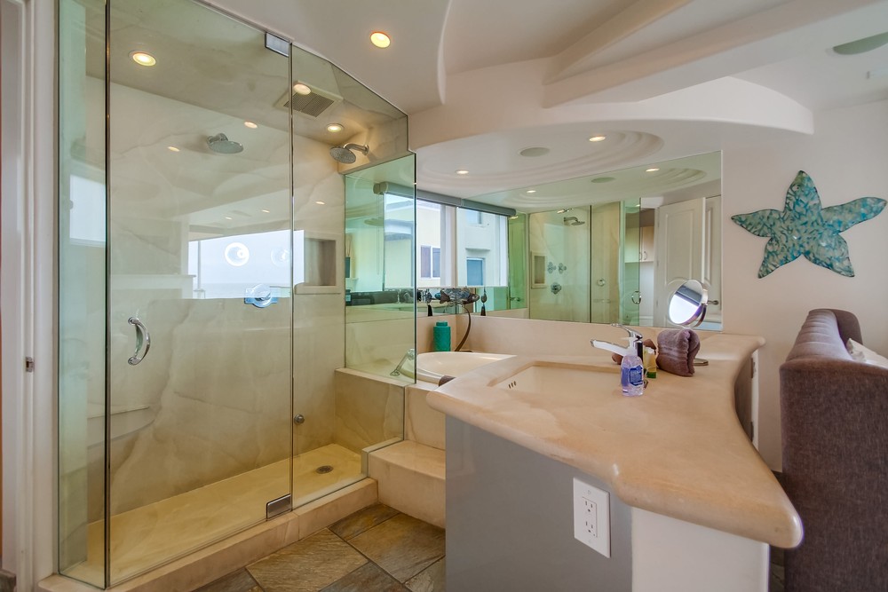 Virtual tour photo 29 of 38 for 3443 Ocean Front Walk i