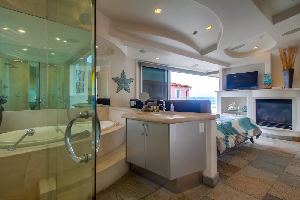 Virtual tour photo 30 of 38 for 3443 Ocean Front Walk i