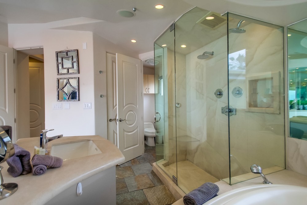 Virtual tour photo 32 of 38 for 3443 Ocean Front Walk i