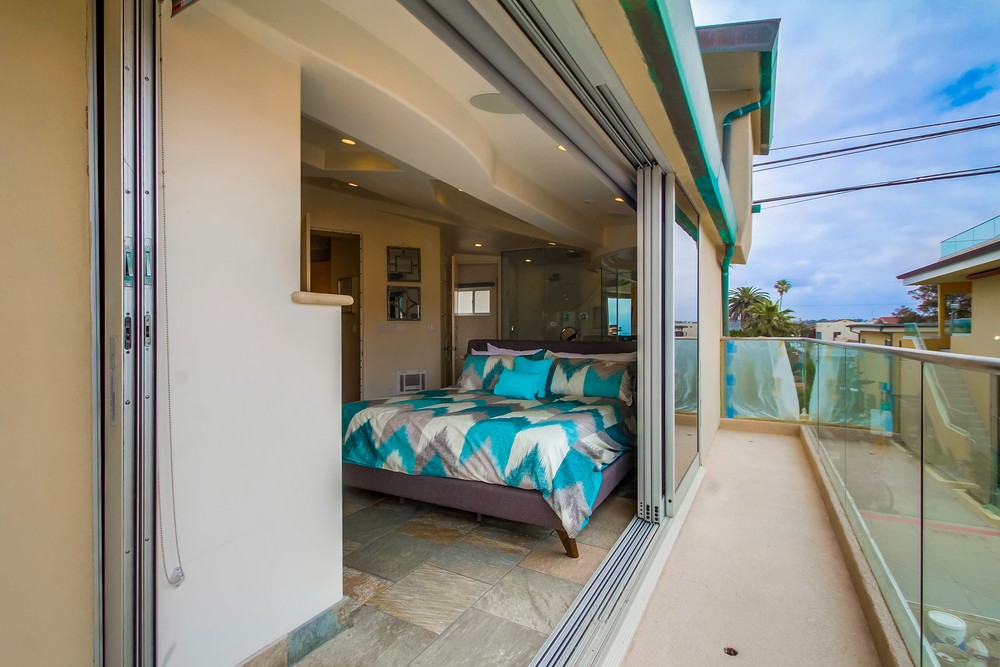 Virtual tour photo 34 of 38 for 3443 Ocean Front Walk i