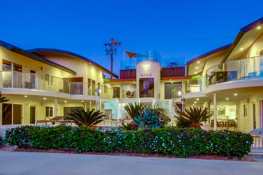Virtual tour photo 3 of 37 for 3443 Ocean Front Walk Unit D