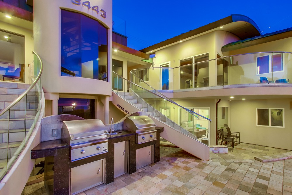Virtual tour photo 5 of 37 for 3443 Ocean Front Walk Unit D