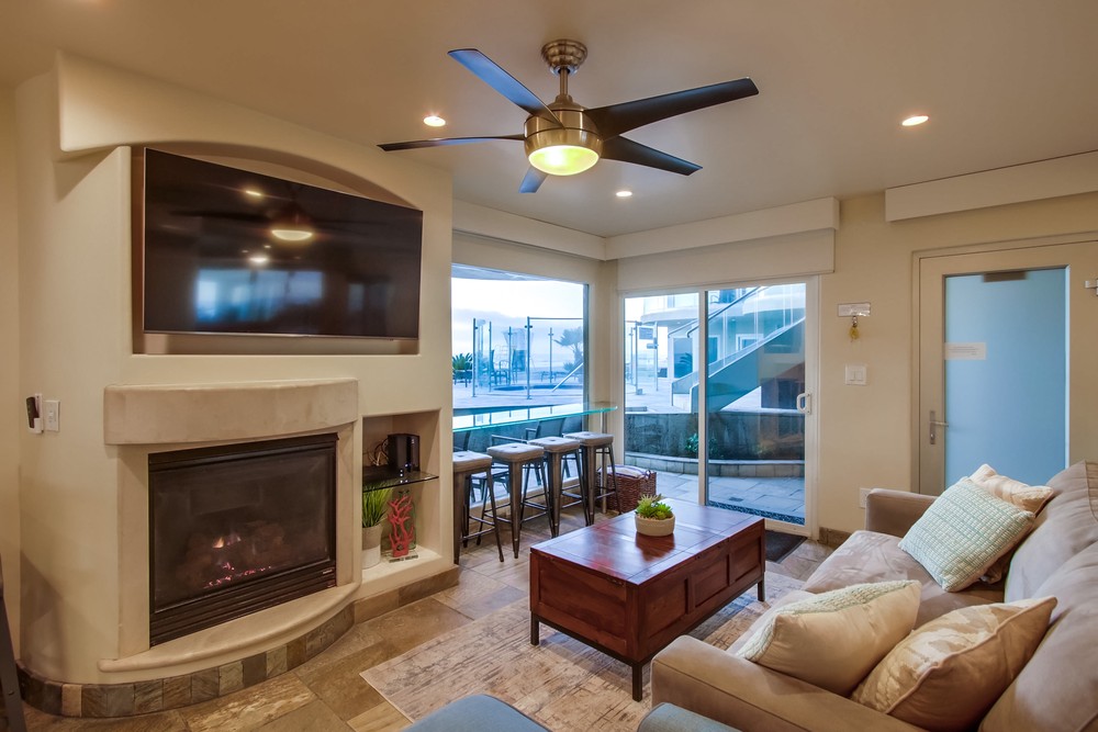 Virtual tour photo 7 of 37 for 3443 Ocean Front Walk Unit D