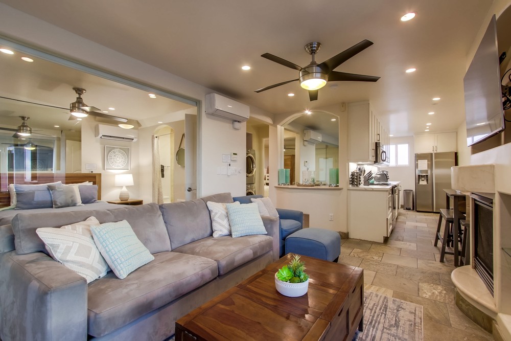 Virtual tour photo 14 of 37 for 3443 Ocean Front Walk Unit D