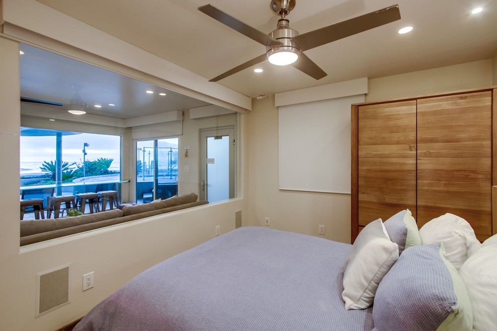 Virtual tour photo 22 of 37 for 3443 Ocean Front Walk Unit D