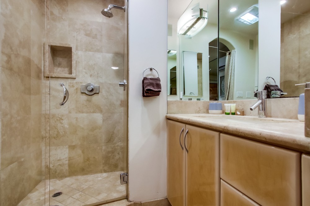 Virtual tour photo 27 of 37 for 3443 Ocean Front Walk Unit D