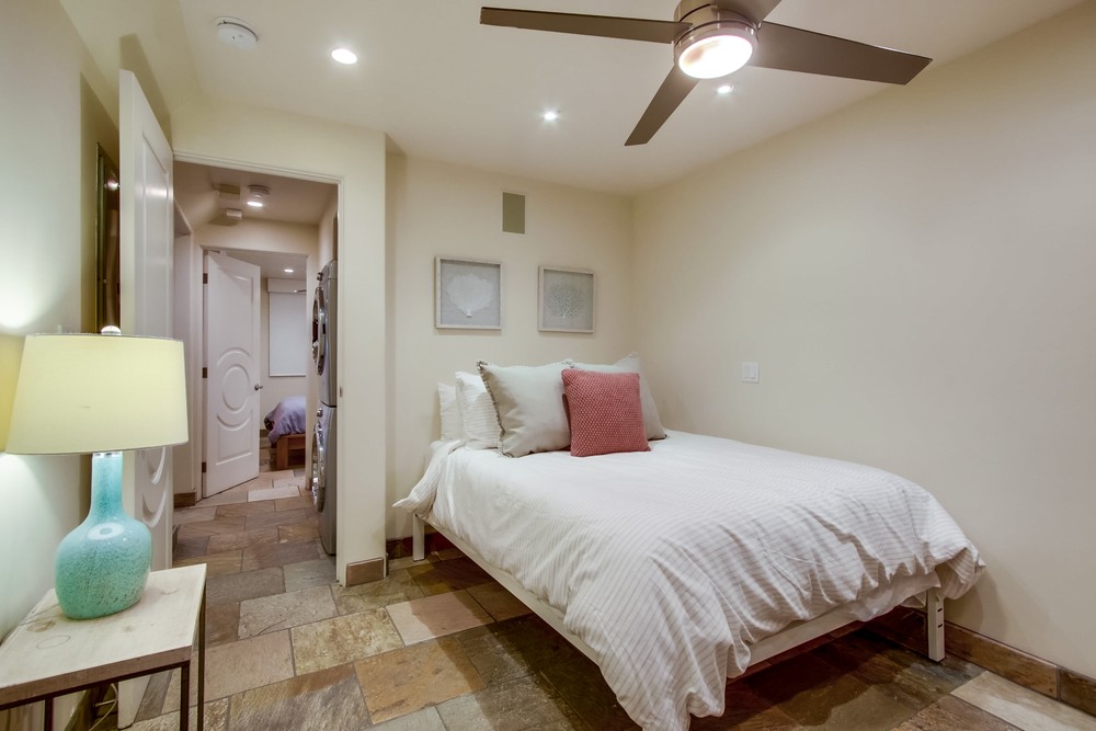 Virtual tour photo 29 of 37 for 3443 Ocean Front Walk Unit D