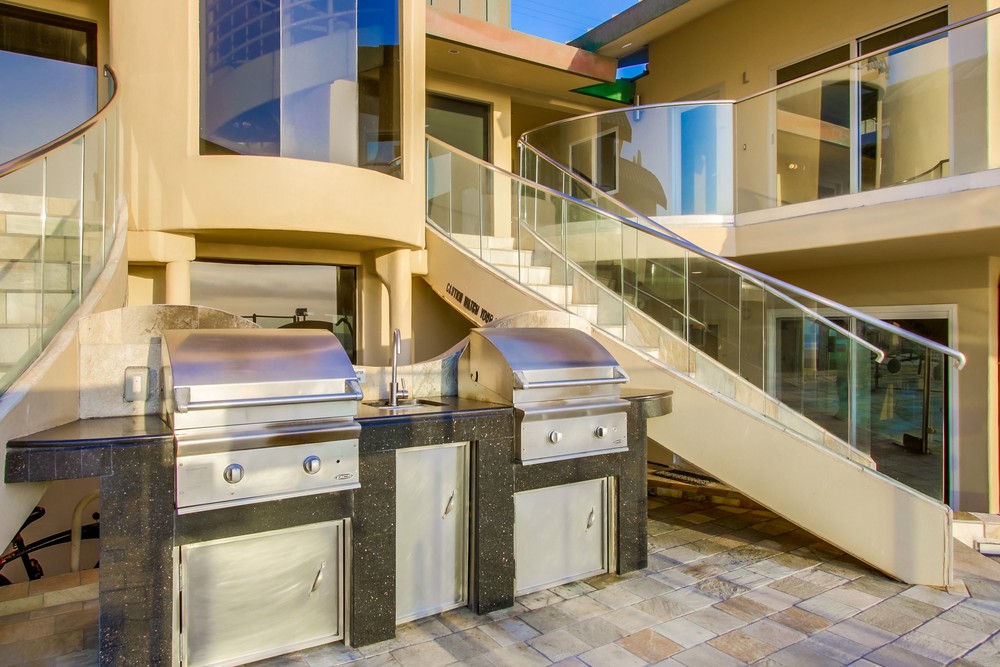 Virtual tour photo 34 of 37 for 3443 Ocean Front Walk Unit D