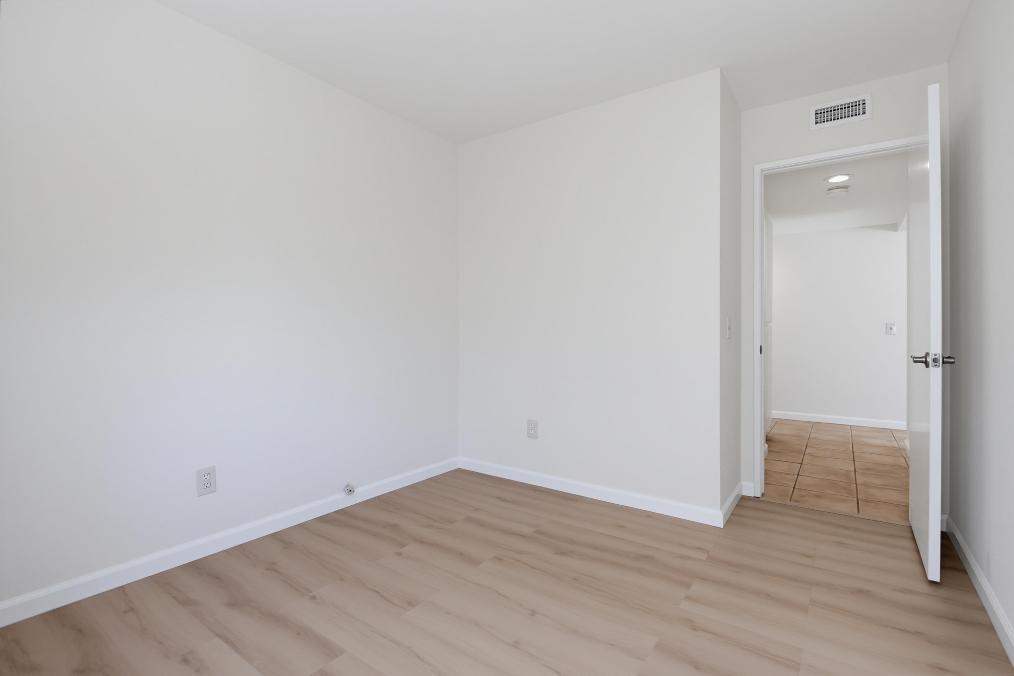 Virtual tour photo 25 of 52 for 3444 Meadow View Dr