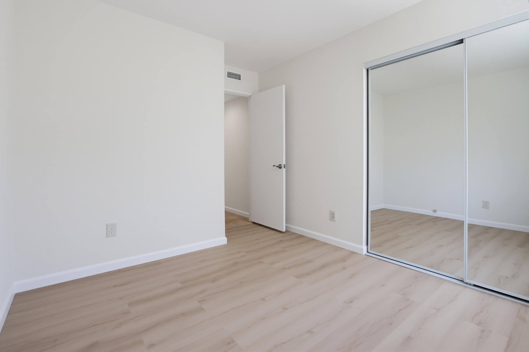 Virtual tour photo 26 of 52 for 3444 Meadow View Dr