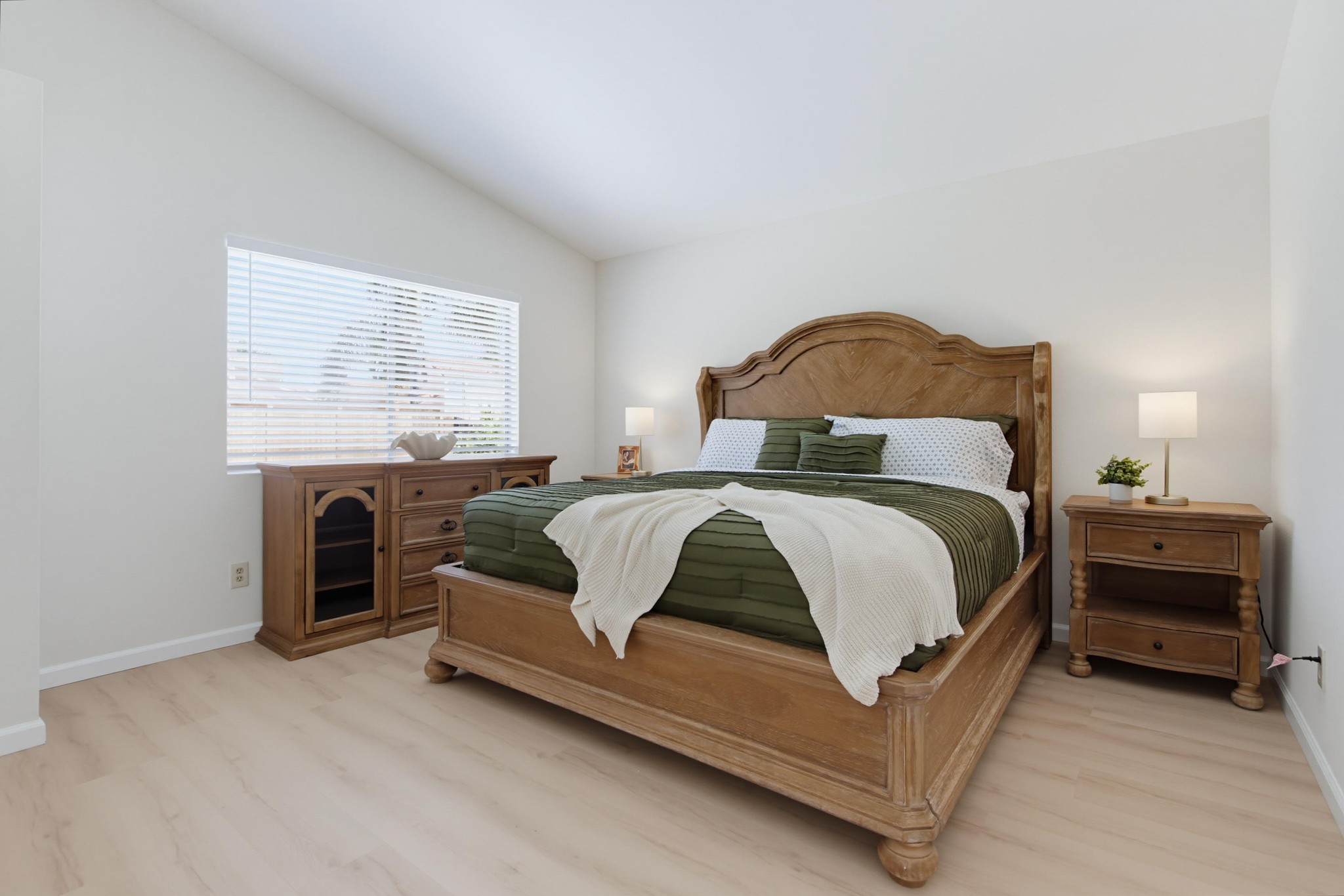 Virtual tour photo 27 of 52 for 3444 Meadow View Dr