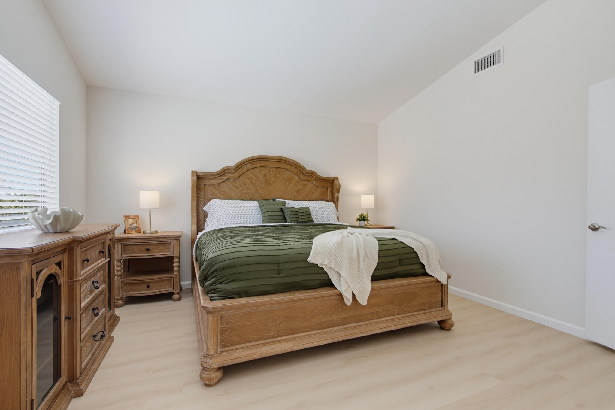 Virtual tour photo 28 of 52 for 3444 Meadow View Dr