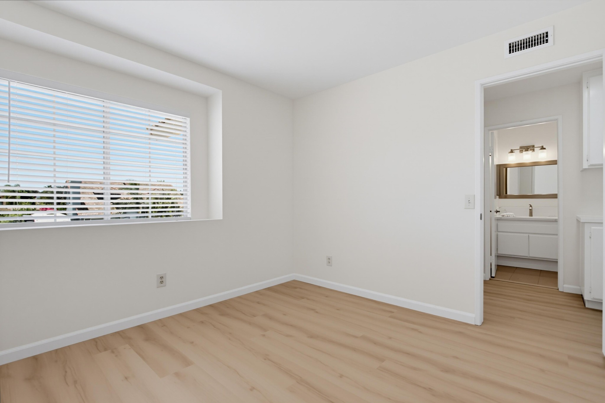 Virtual tour photo 40 of 52 for 3444 Meadow View Dr