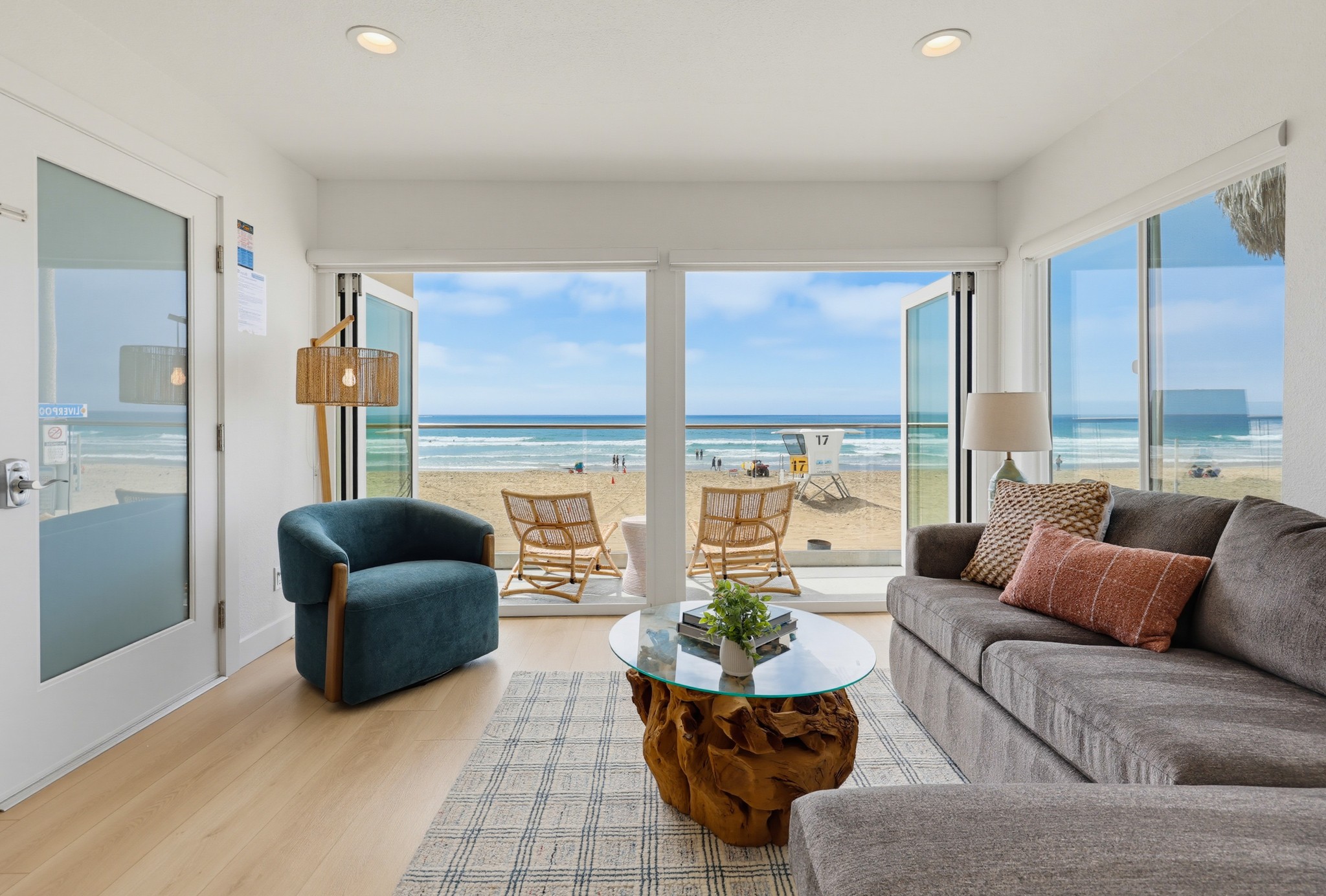 Virtual tour photo 8 of 53 for 3449 Ocean Front Walk