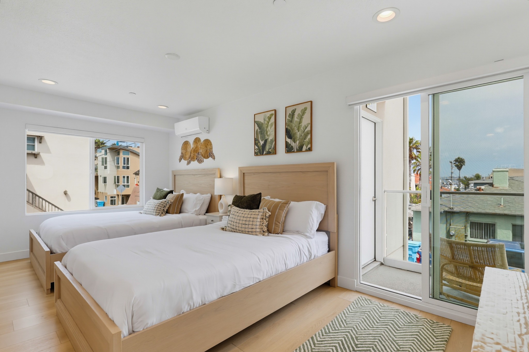 Virtual tour photo 21 of 53 for 3449 Ocean Front Walk