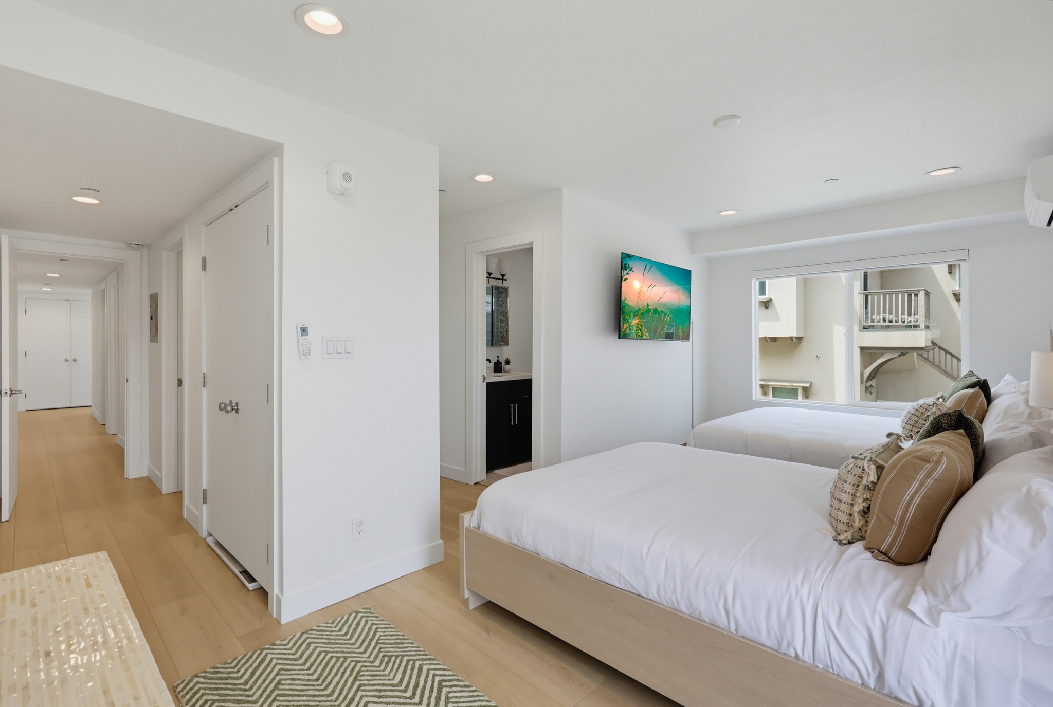 Virtual tour photo 23 of 53 for 3449 Ocean Front Walk