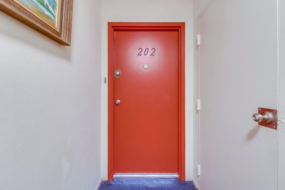 Virtual tour photo 3 of 32 for 3449 Ocean Front Walk