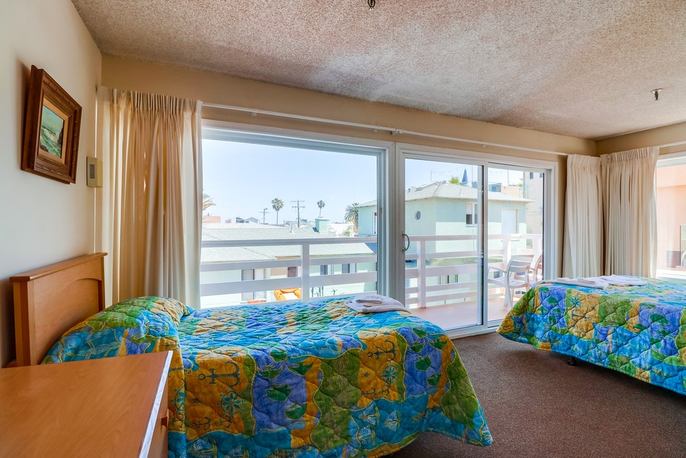 Virtual tour photo 11 of 32 for 3449 Ocean Front Walk