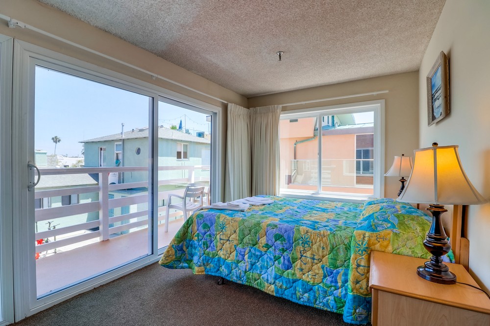 Virtual tour photo 12 of 32 for 3449 Ocean Front Walk