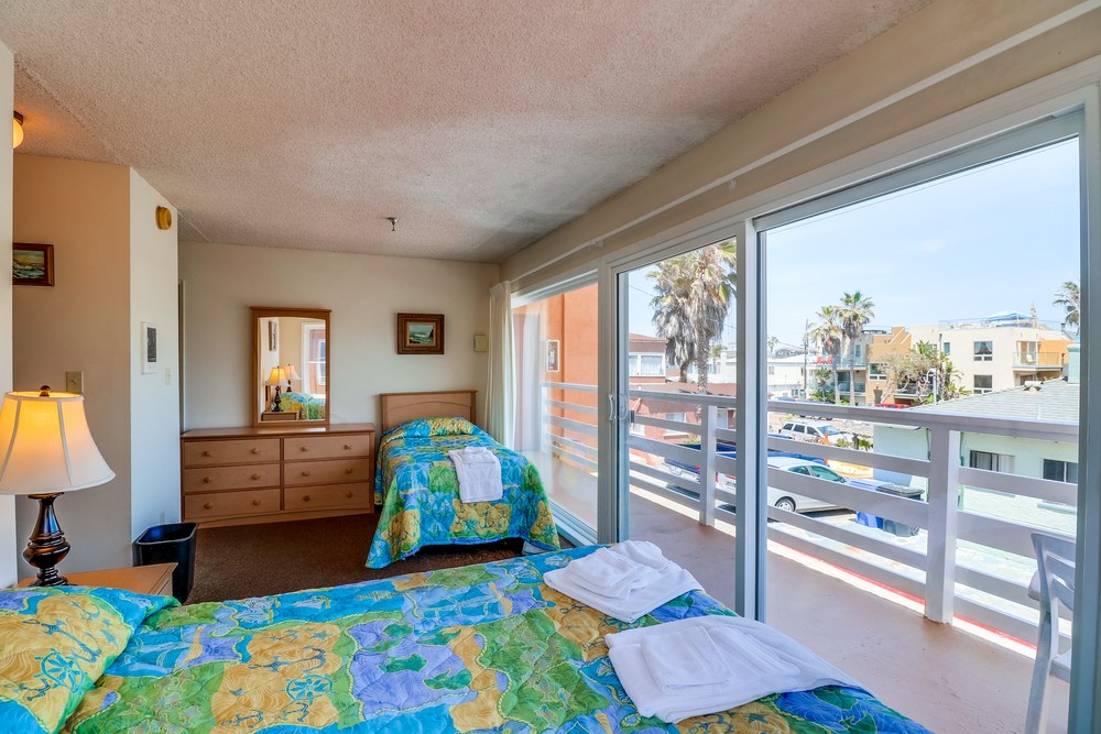Virtual tour photo 16 of 32 for 3449 Ocean Front Walk