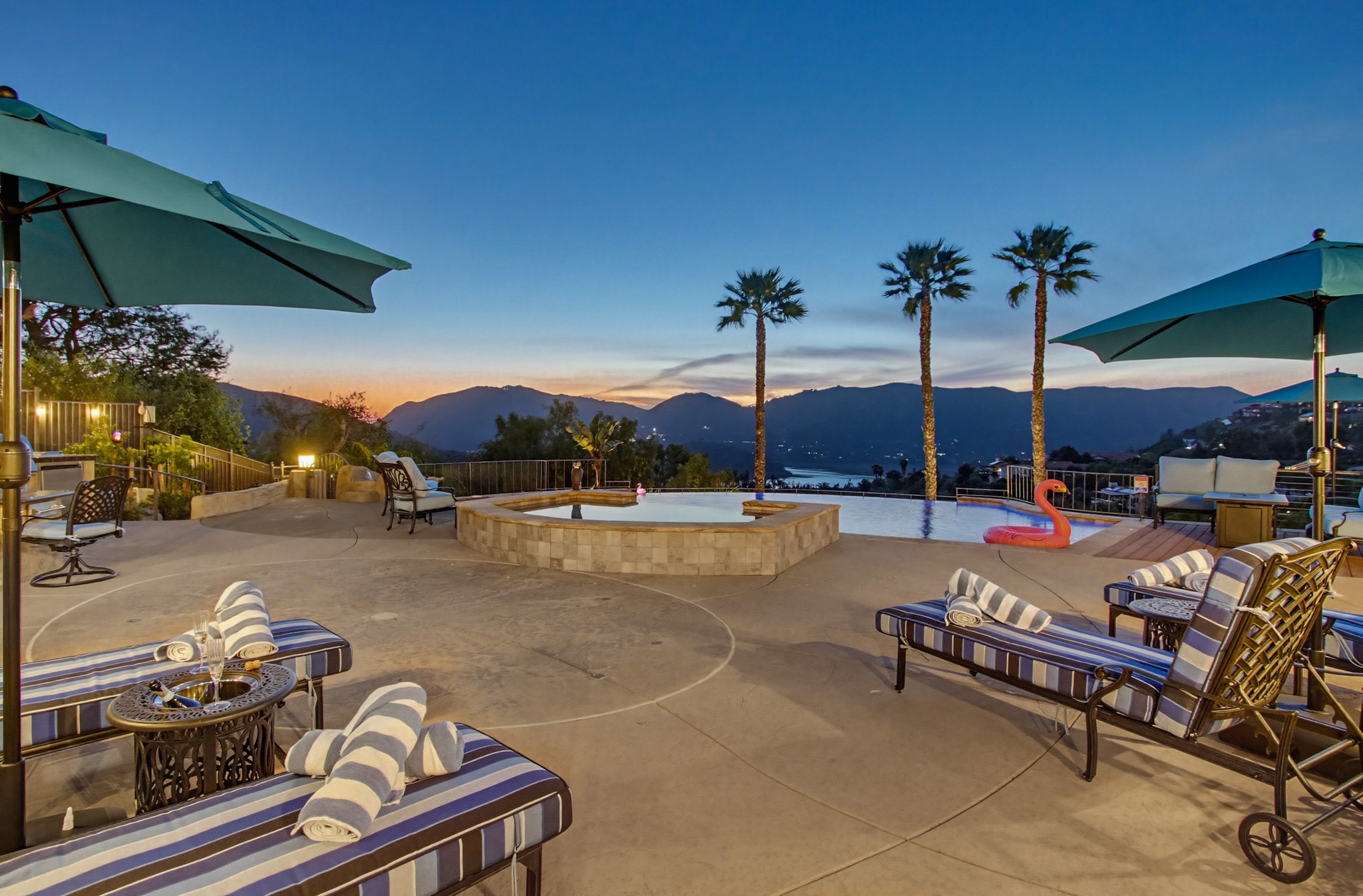 Virtual tour photo 24 of 248 for Casa Del Lago