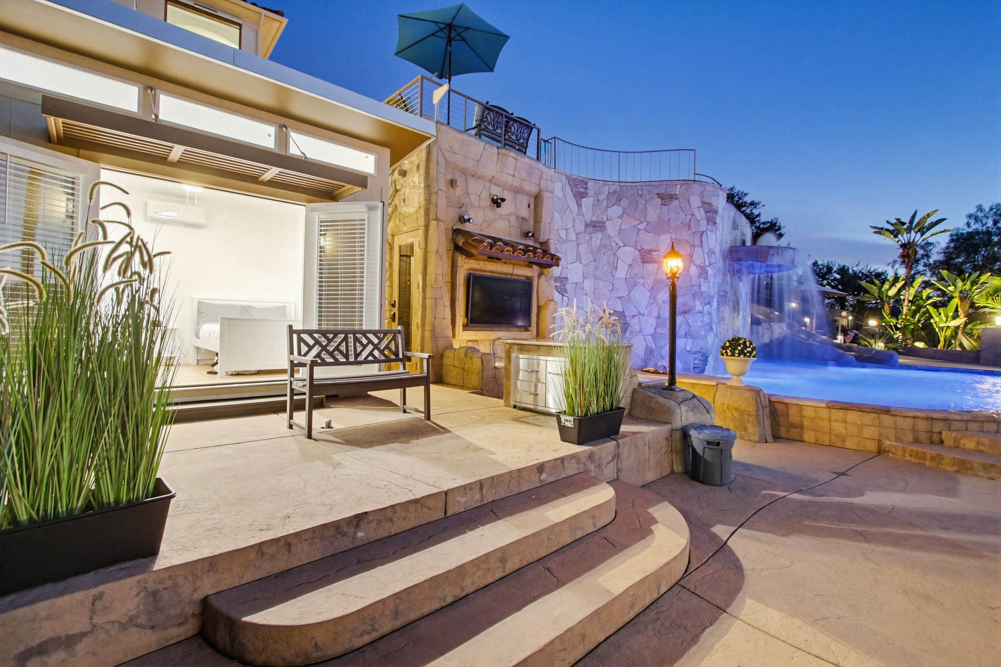 Virtual tour photo 29 of 248 for Casa Del Lago