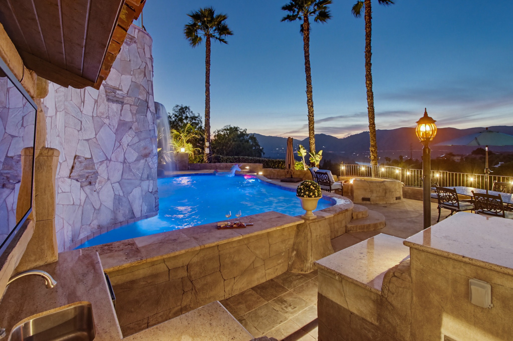 Virtual tour photo 30 of 248 for Casa Del Lago