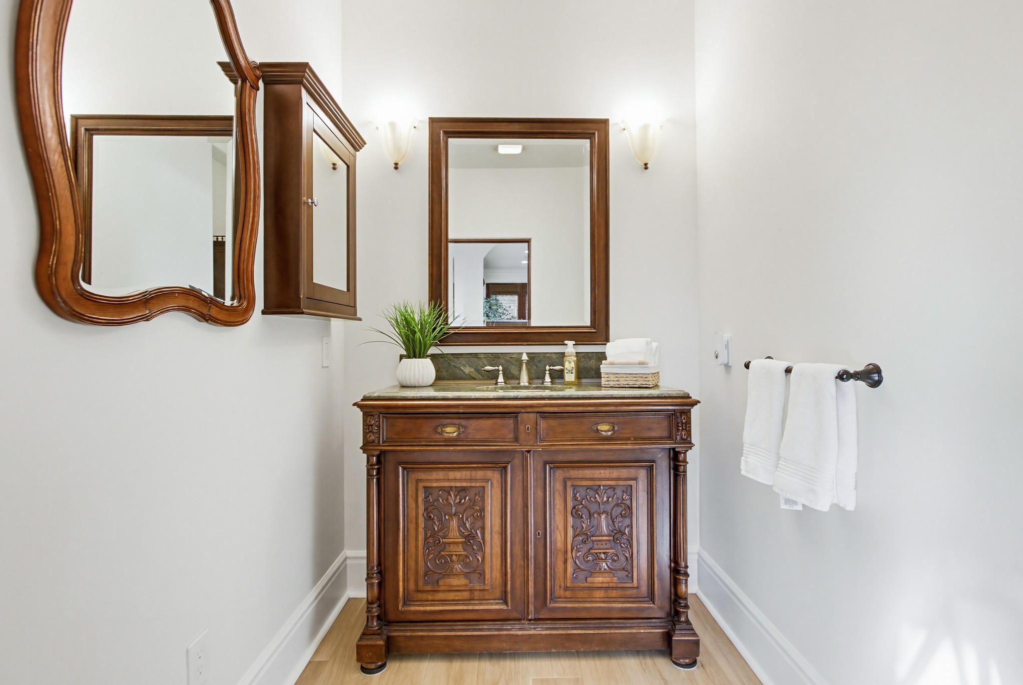 Virtual tour photo 54 of 248 for Casa Del Lago