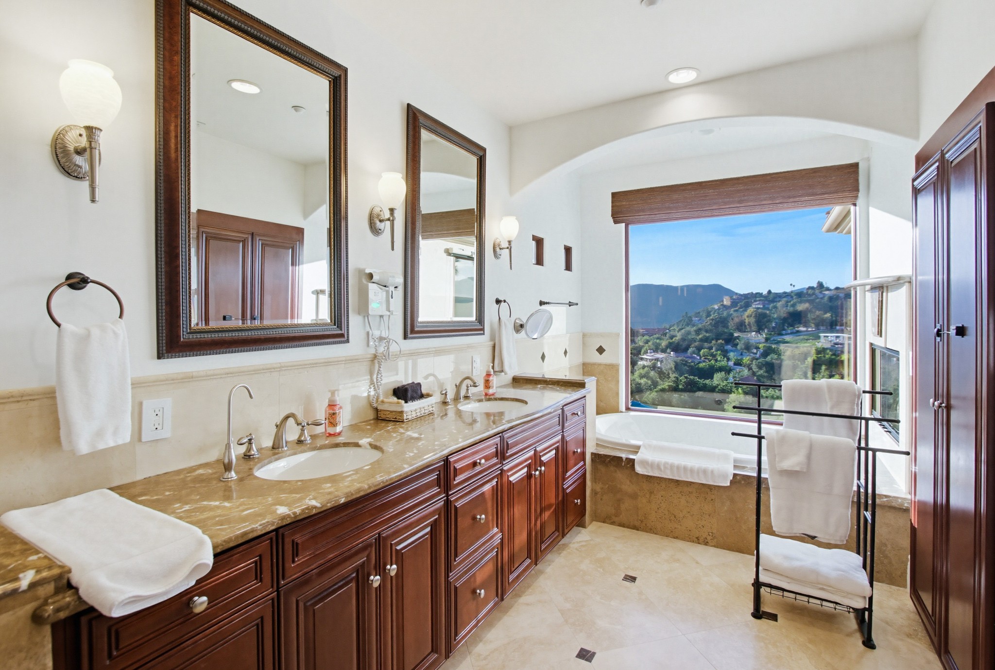 Virtual tour photo 63 of 248 for Casa Del Lago