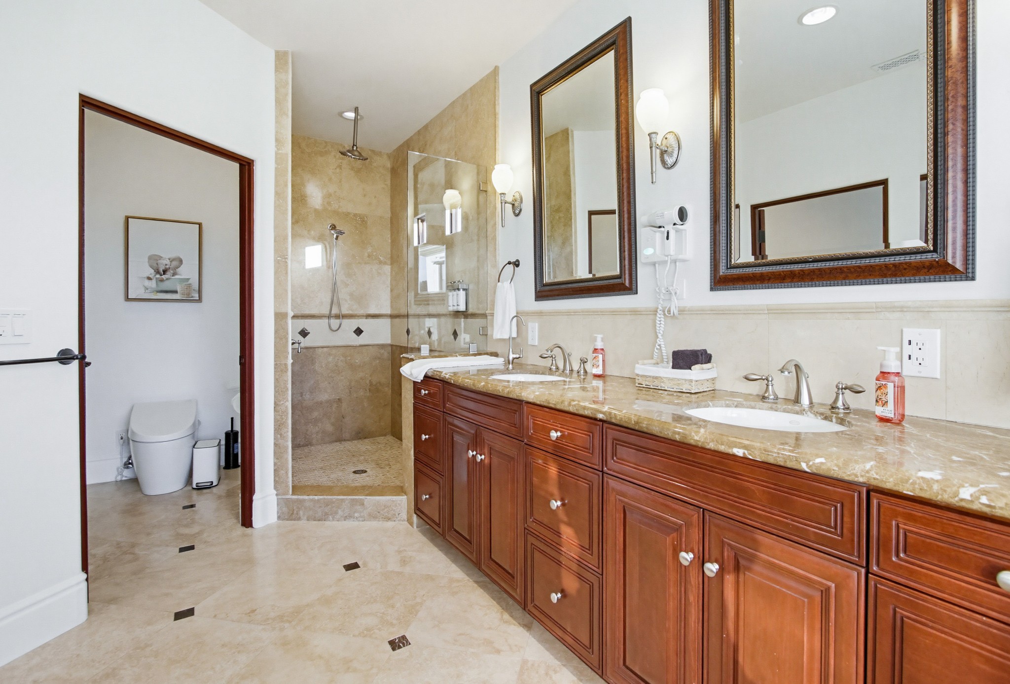 Virtual tour photo 66 of 248 for Casa Del Lago