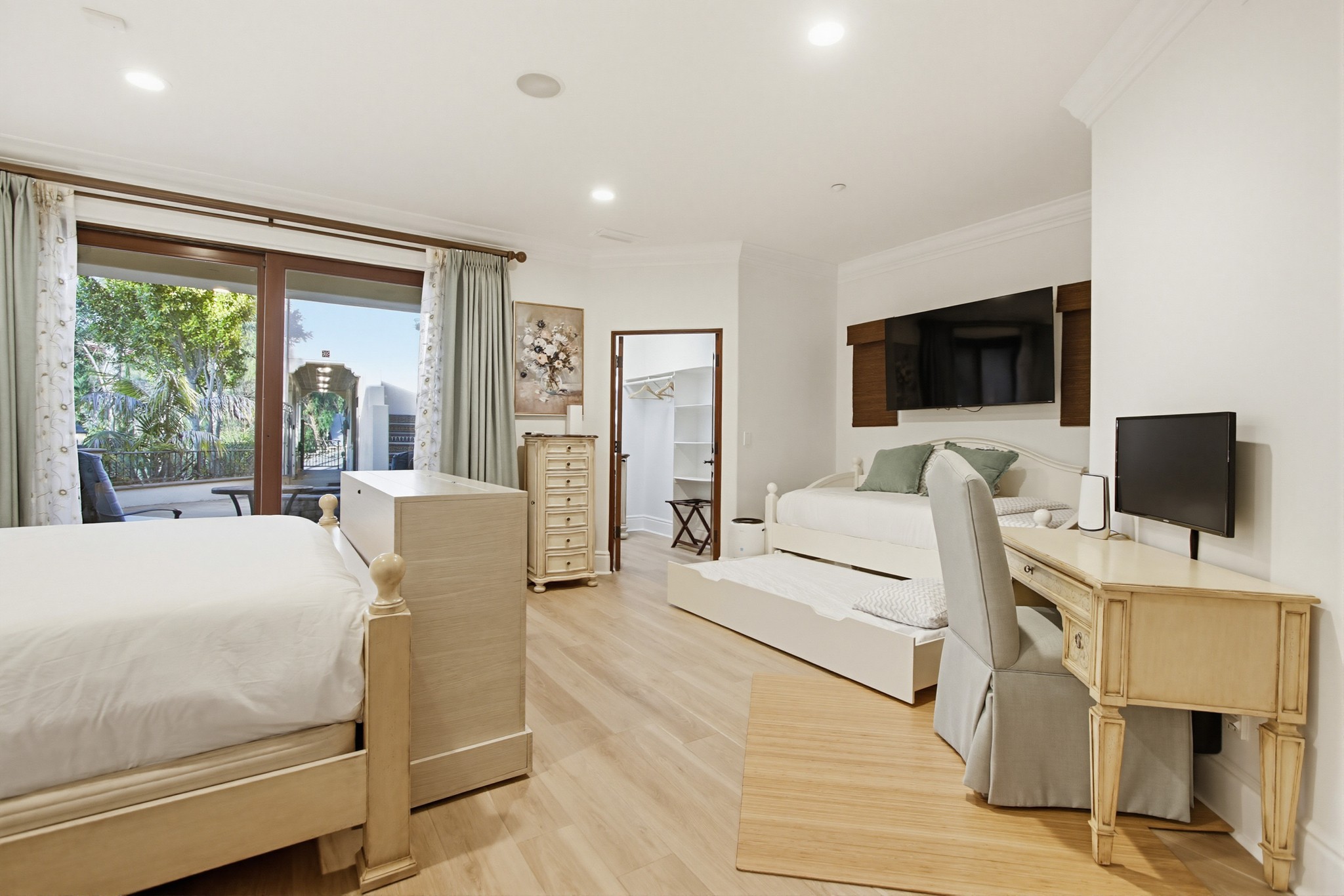 Virtual tour photo 80 of 248 for Casa Del Lago