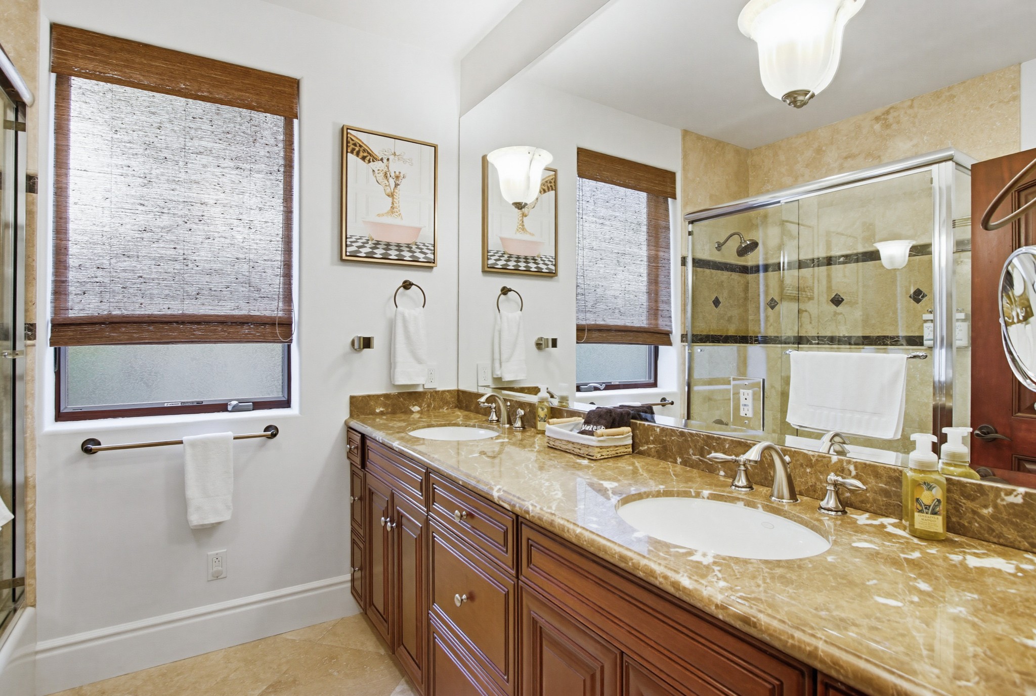 Virtual tour photo 102 of 248 for Casa Del Lago