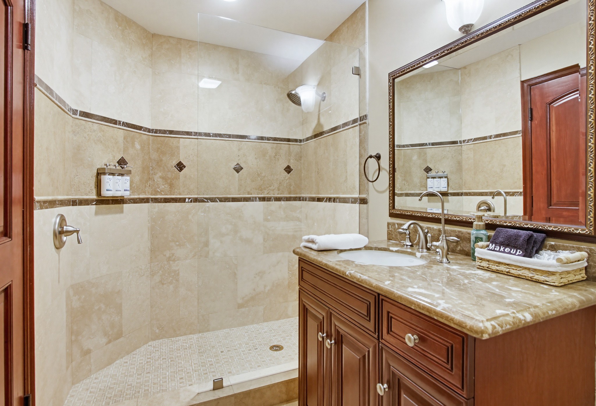 Virtual tour photo 108 of 248 for Casa Del Lago