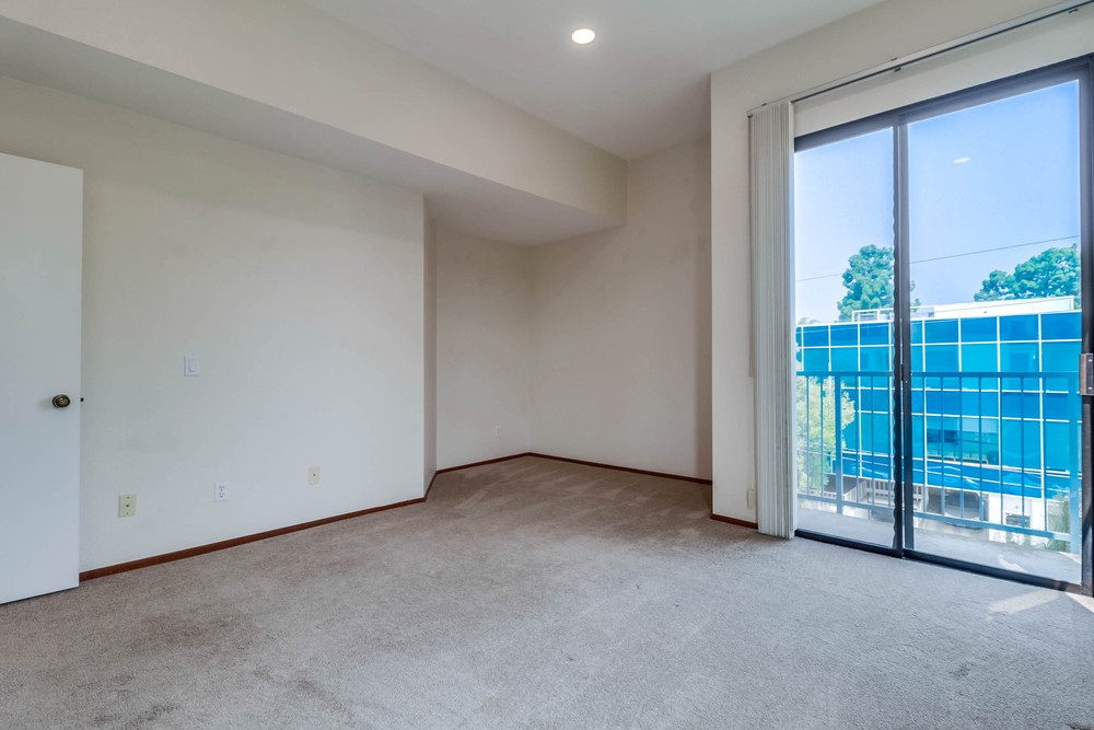 Virtual tour photo 32 of 44 for 3450 Third Ave #401