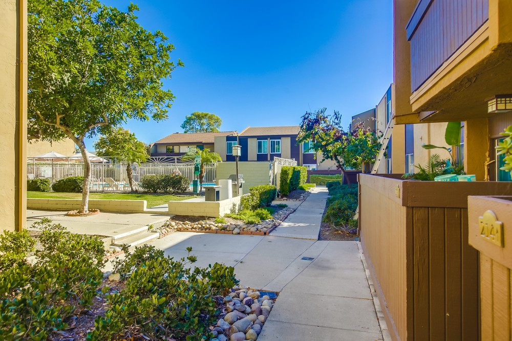 Virtual tour photo 7 of 63 for 3454 Castle Glen Dr