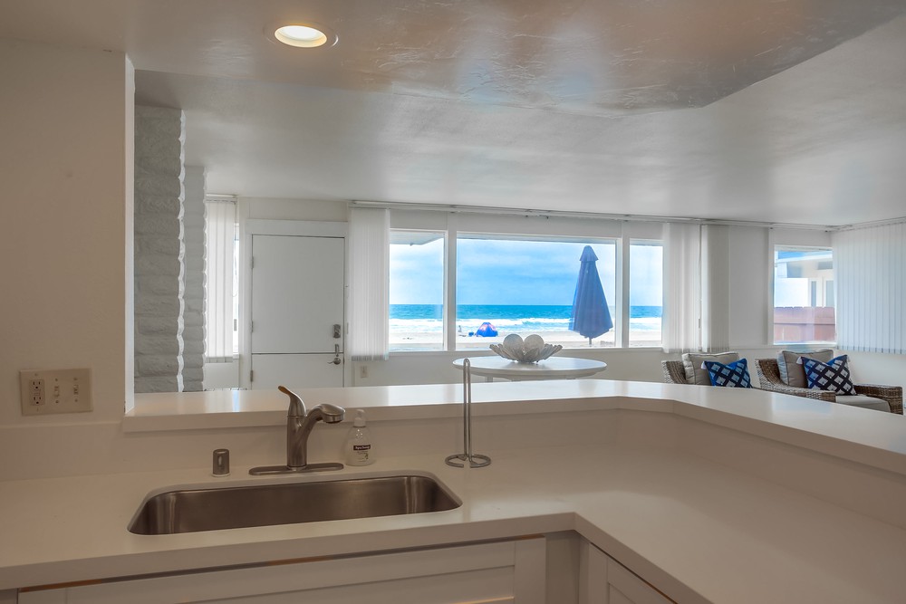 Virtual tour photo 32 of 80 for 3455 Ocean Front Walk #57