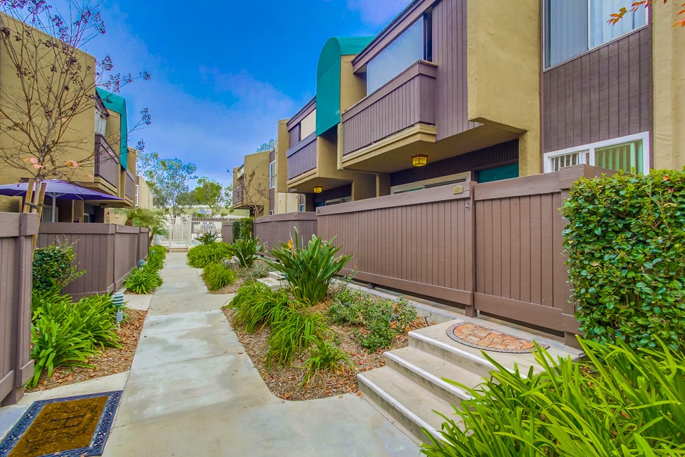 Virtual tour photo 1 of 32 for 3456 Castle Glen Dr #173