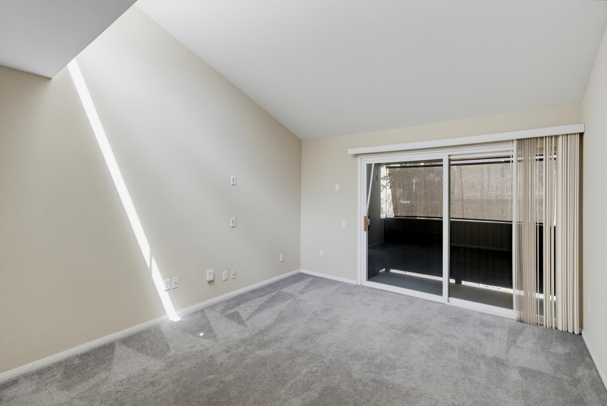 Virtual tour photo 6 of 40 for 3456 Castle Glen Dr