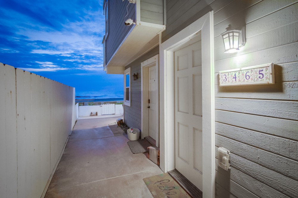 Virtual tour photo 11 of 69 for 3465 Ocean Front Walk