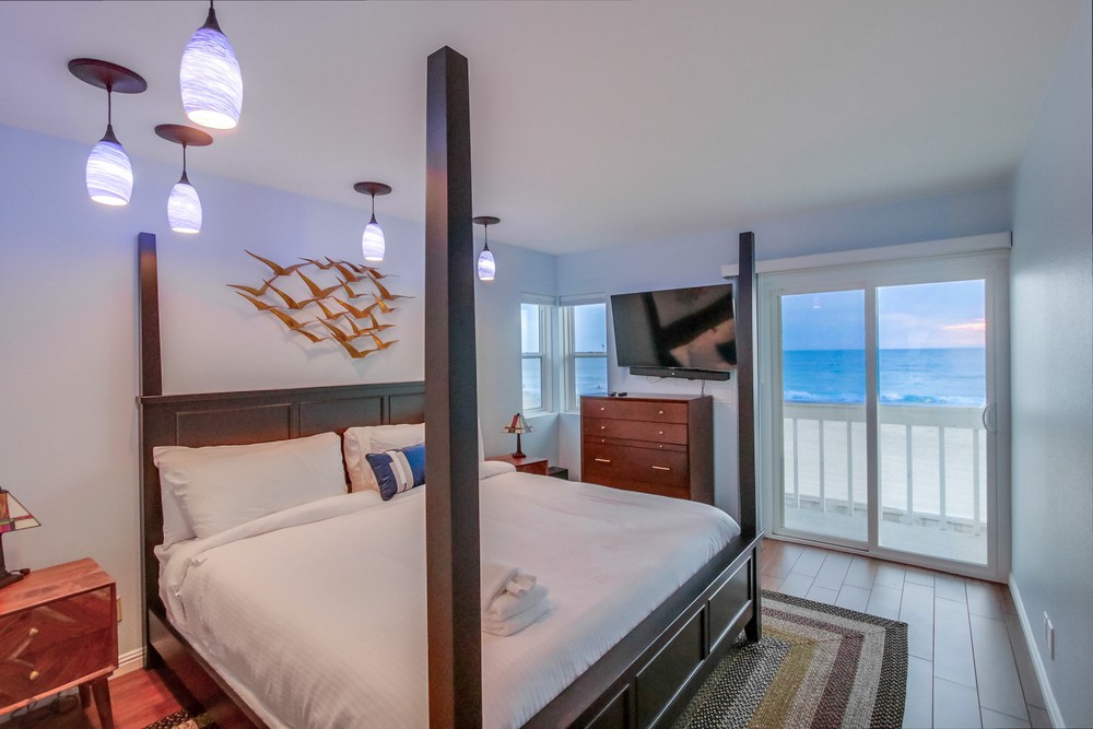 Virtual tour photo 37 of 69 for 3465 Ocean Front Walk