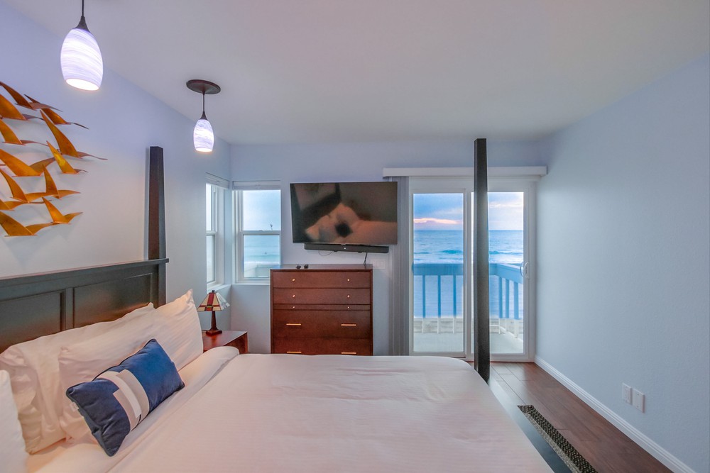 Virtual tour photo 38 of 69 for 3465 Ocean Front Walk