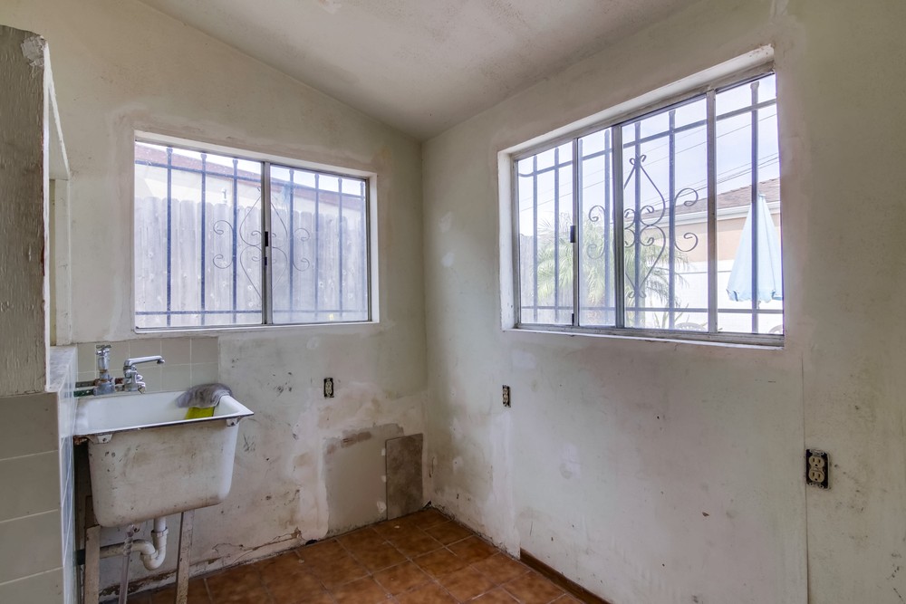 Virtual tour photo 28 of 31 for 3468 Meade Ave