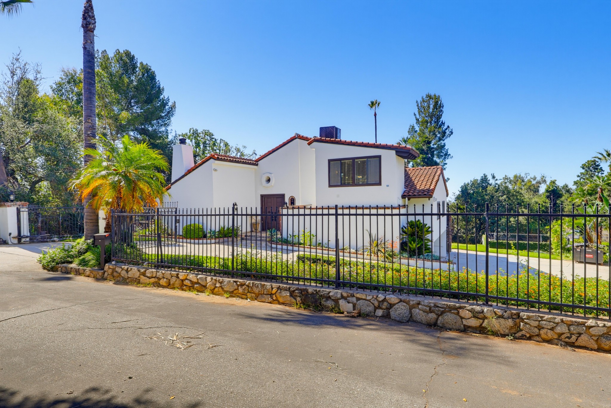 Virtual tour photo 3 of 152 for 3488 Barhite St