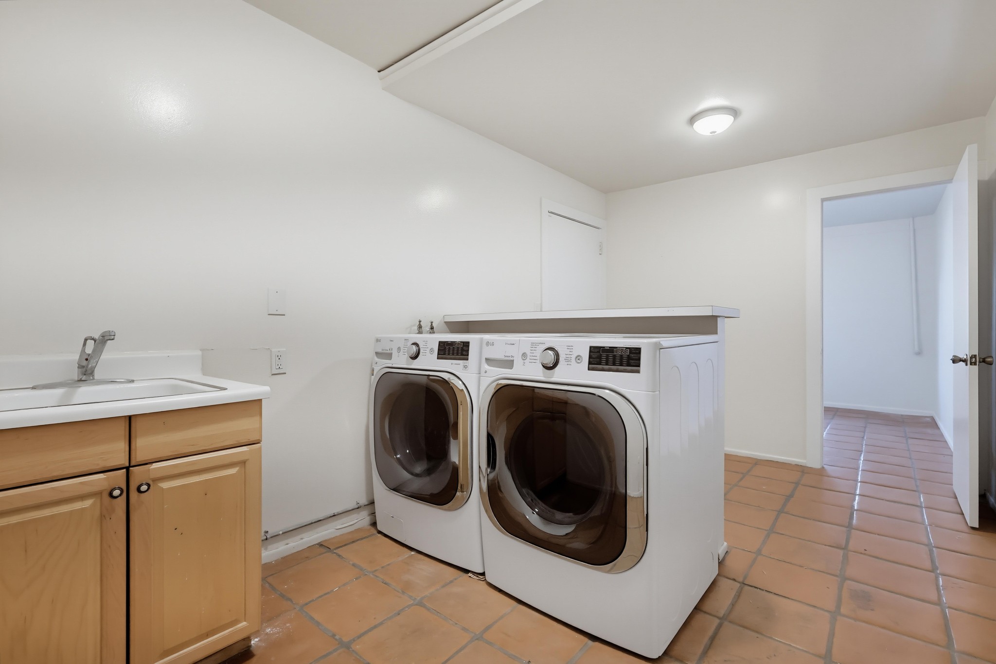 Virtual tour photo 78 of 152 for 3488 Barhite St