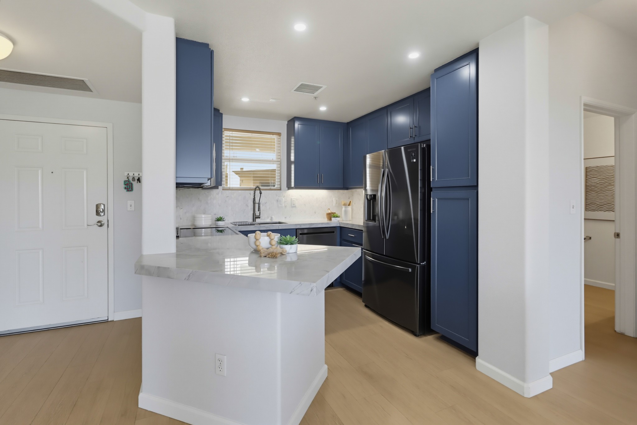 Virtual tour photo 18 of 48 for 350 K St