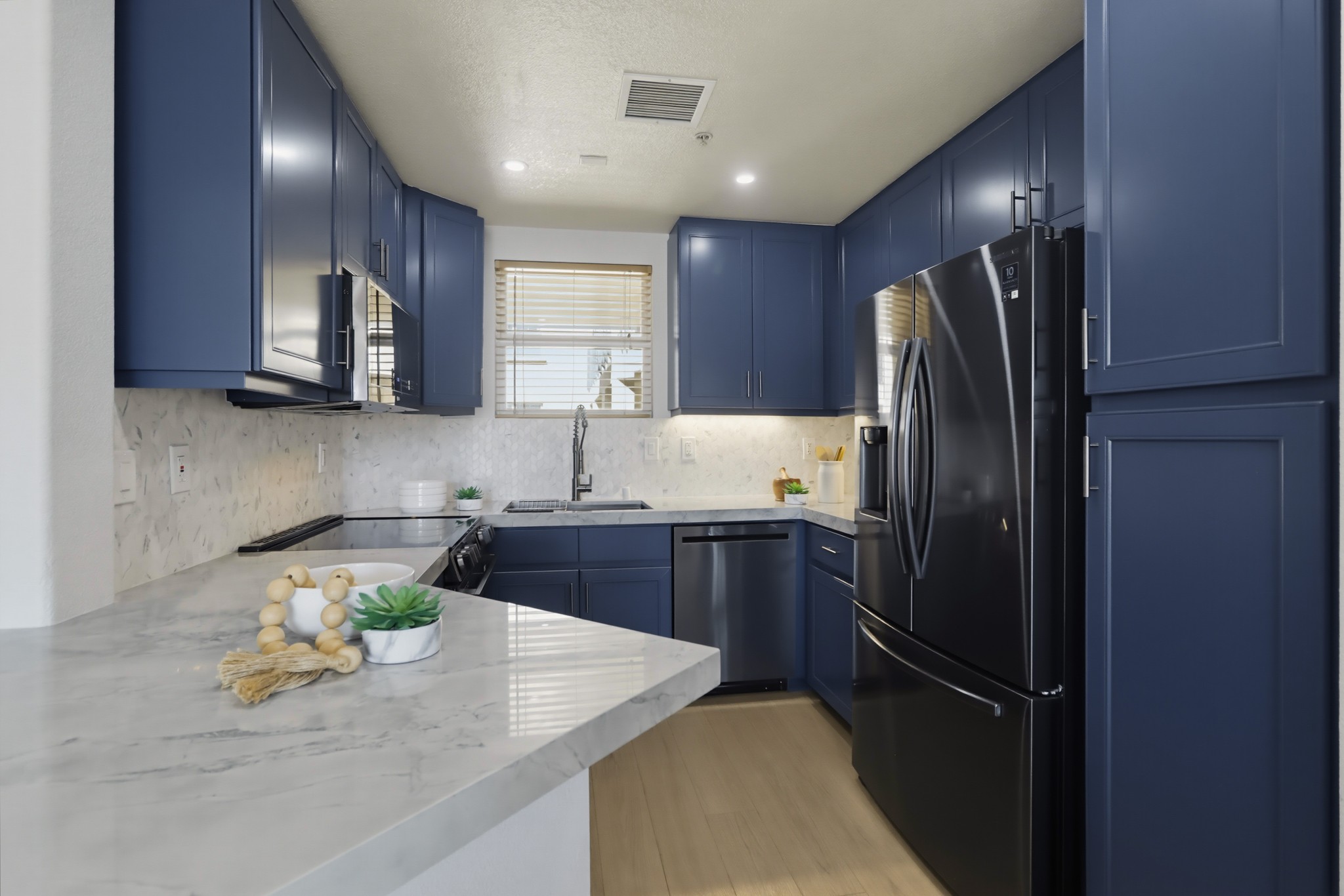 Virtual tour photo 19 of 48 for 350 K St