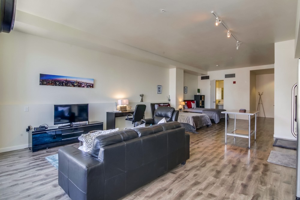 Virtual tour photo 10 of 26 for 350 W Ash St #1001