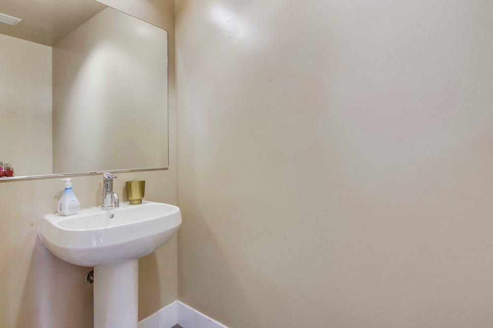 Virtual tour photo 18 of 26 for 350 W Ash St #1001